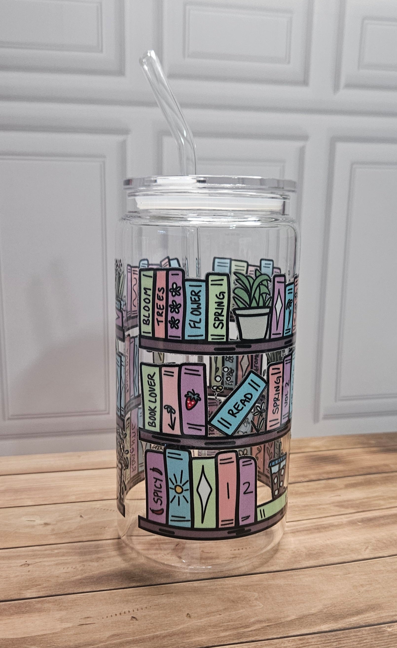 Bookshelf Dreams Glass Cup